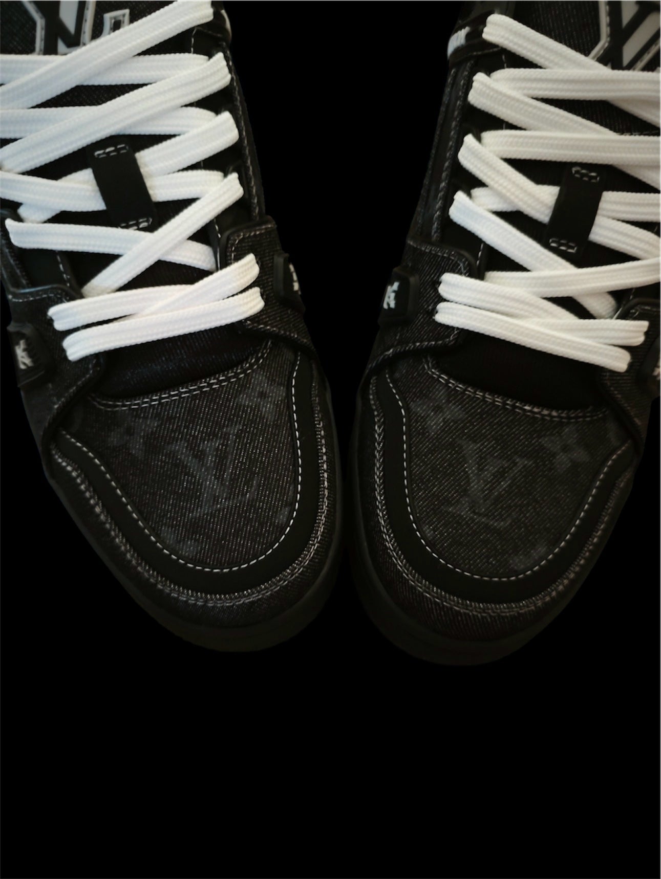 1-1 LV TRAINER BLACK & WHITE